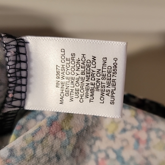 Liz Claiborne black red and white blouse - Picture 4 of 4